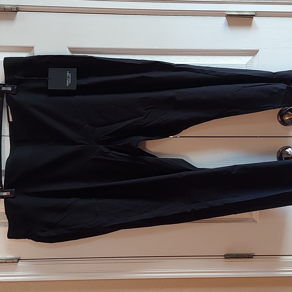 Vera Wang Capris. New with tags. Black size 3x